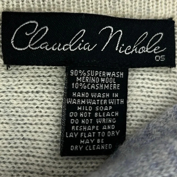 Claudia Nichole Women’s OS SuperWash Merino Wool Blend Two Color Tone Poncho - Picture 5 of 8